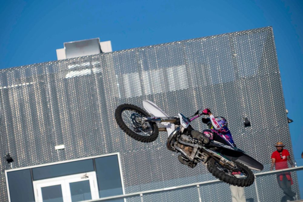 exhibición de salto con moto en el circuito del jarama 19-09-2026