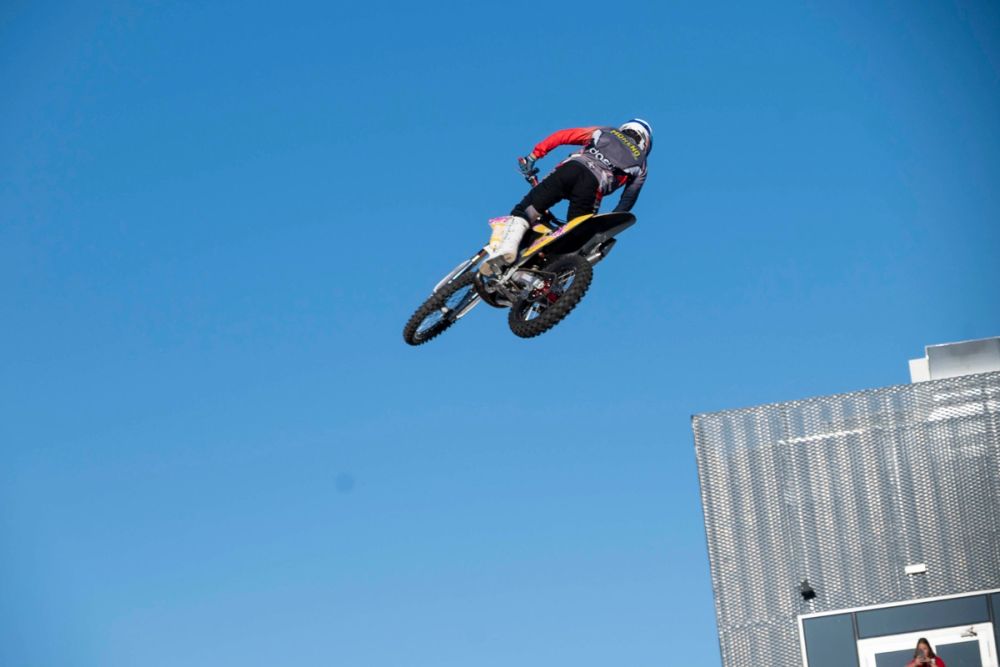 exhibición de salto con moto en el circuito del jarama 19-09-2026