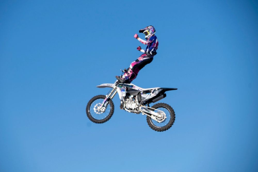 exhibición de salto con moto en el circuito del jarama 19-09-2026