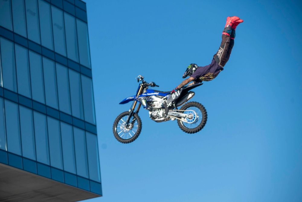 exhibición de salto con moto en el circuito del jarama 19-09-2026