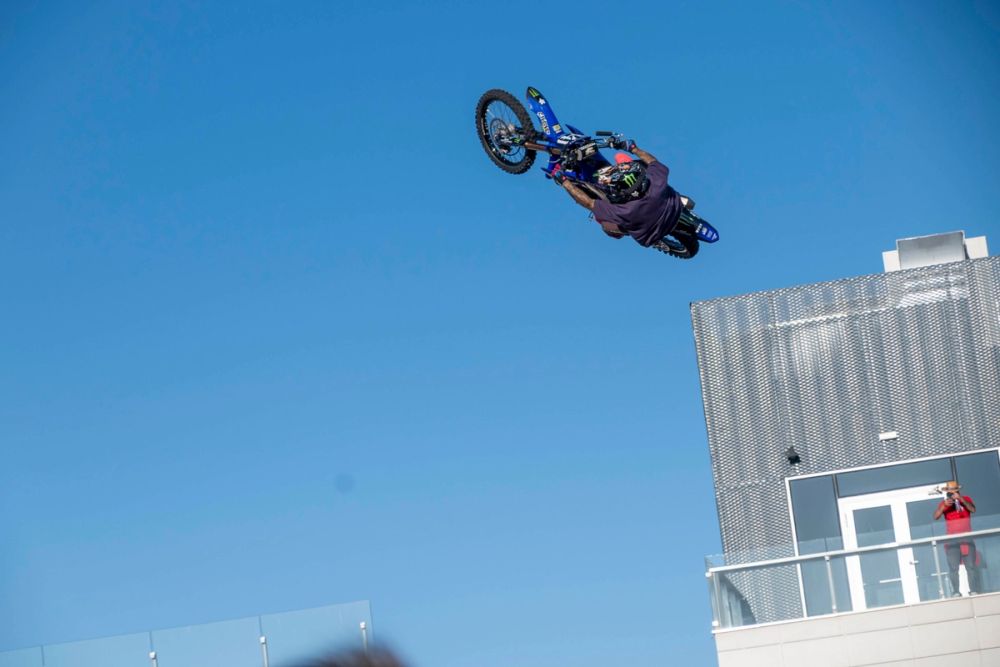 exhibición de salto con moto en el circuito del jarama 19-09-2026