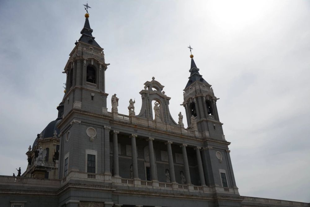 Palacio Real y catedral de la Almudena (Madrid) 15-08-2017