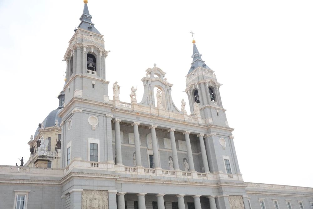 Palacio Real y catedral de la Almudena (Madrid) 15-08-2017