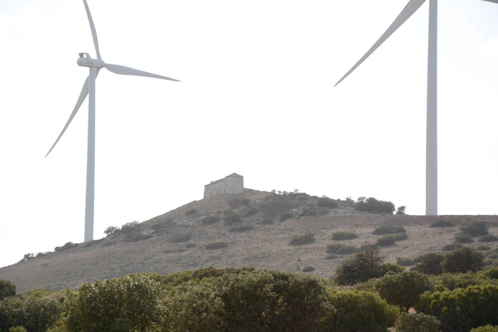 Cerro de San Anton, parque eolico y Ermita de San Anton (Lillo) 2017