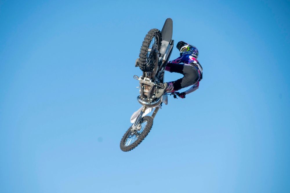 exhibición de salto con moto en el circuito del jarama 19-09-2026