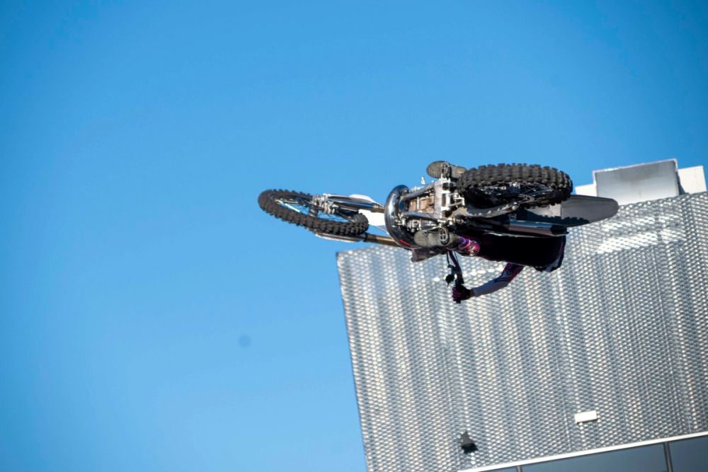 exhibición de salto con moto en el circuito del jarama 19-09-2026