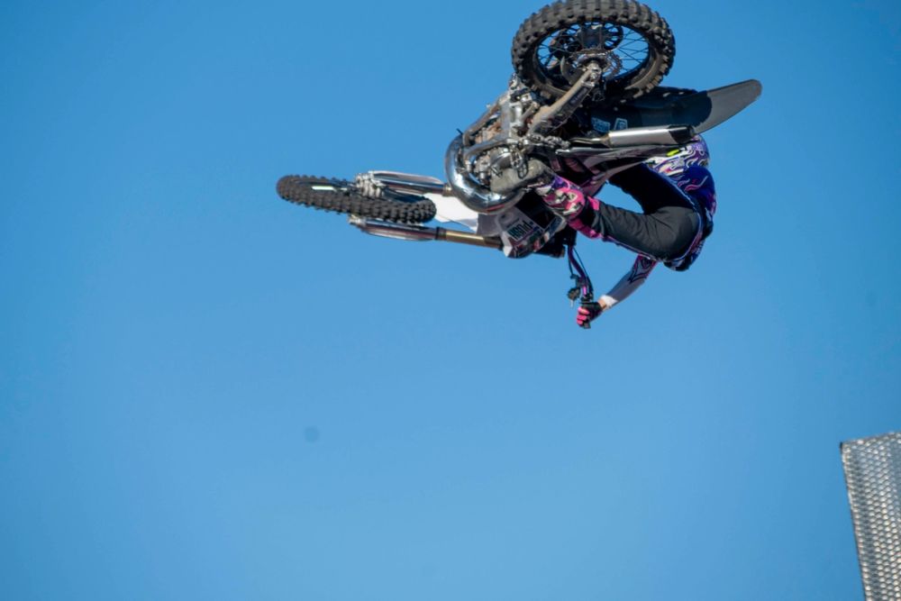 exhibición de salto con moto en el circuito del jarama 19-09-2026