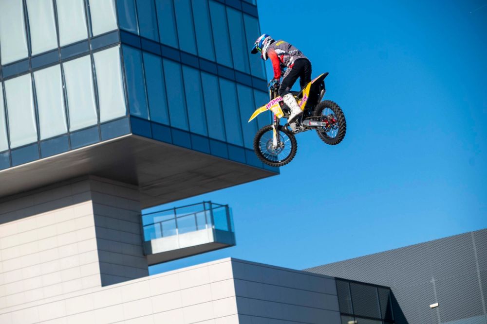 exhibición de salto con moto en el circuito del jarama 19-09-2026