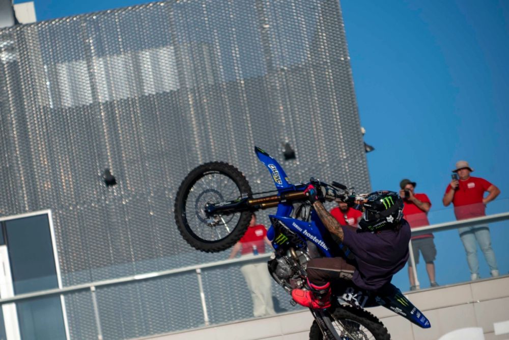 exhibición de salto con moto en el circuito del jarama 19-09-2026
