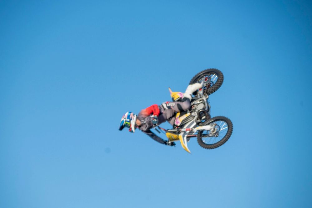 exhibición de salto con moto en el circuito del jarama 19-09-2026