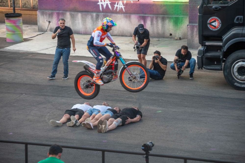 Espectaculo DC Super- Villains Stunt Show en parque warner  29-06-2026