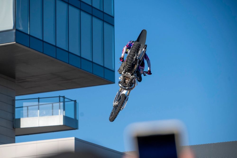 exhibición de salto con moto en el circuito del jarama 19-09-2026