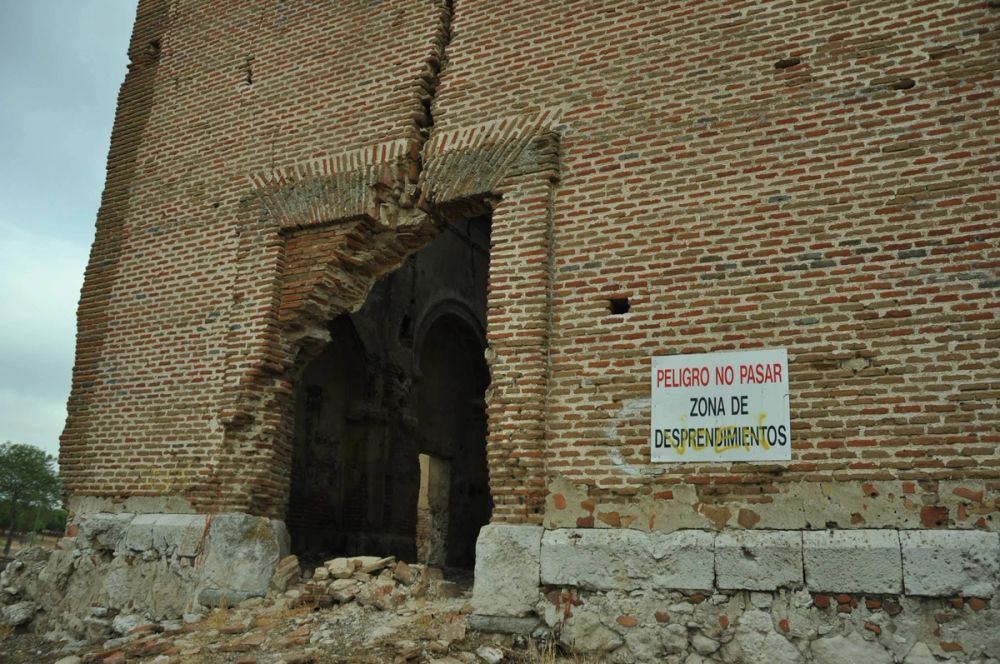 Iglesia de San Pedro Apóstol (parque Polvoranca (Leganes)) 30-08-2014