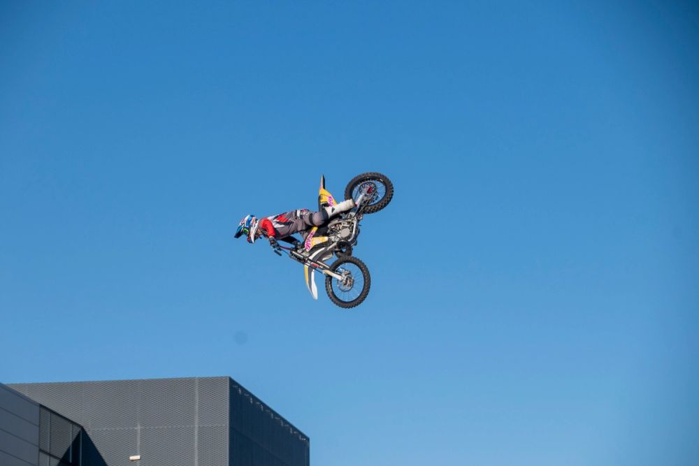 exhibición de salto con moto en el circuito del jarama 19-09-2026