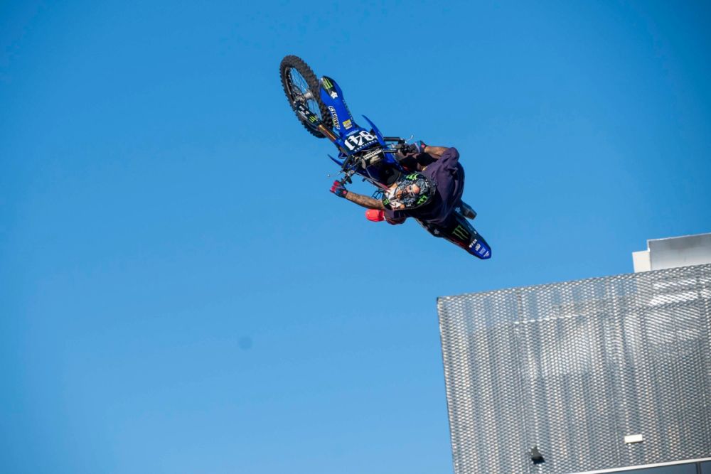 exhibición de salto con moto en el circuito del jarama 19-09-2026