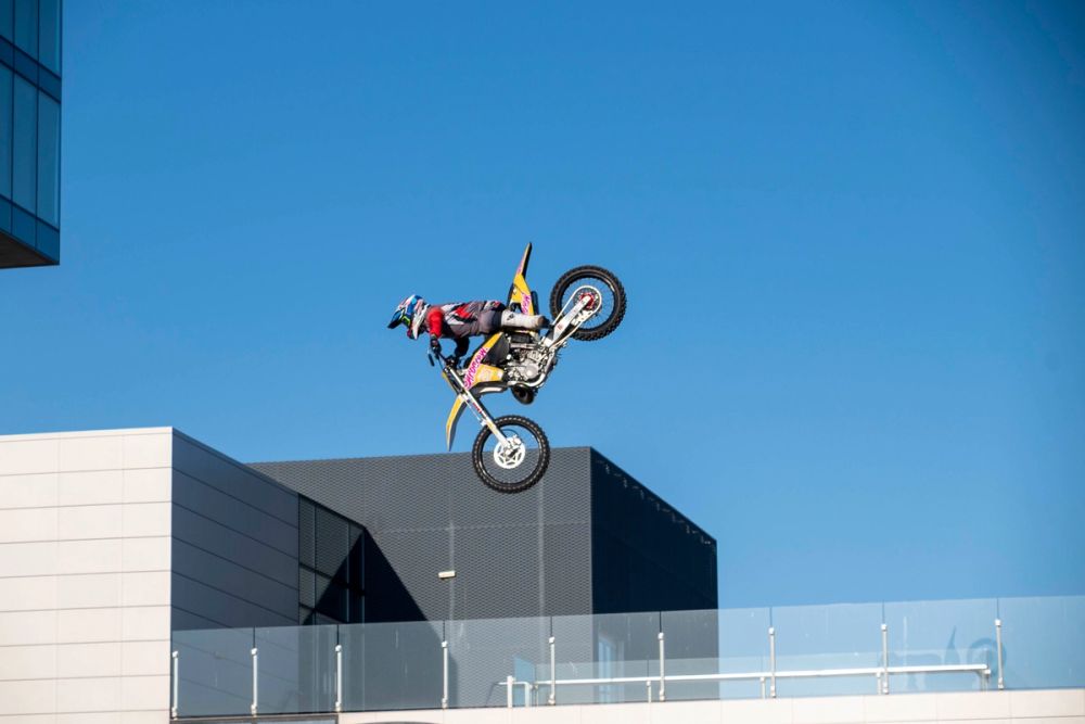 exhibición de salto con moto en el circuito del jarama 19-09-2026