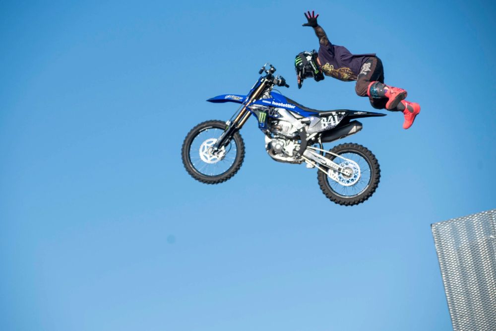exhibición de salto con moto en el circuito del jarama 19-09-2026