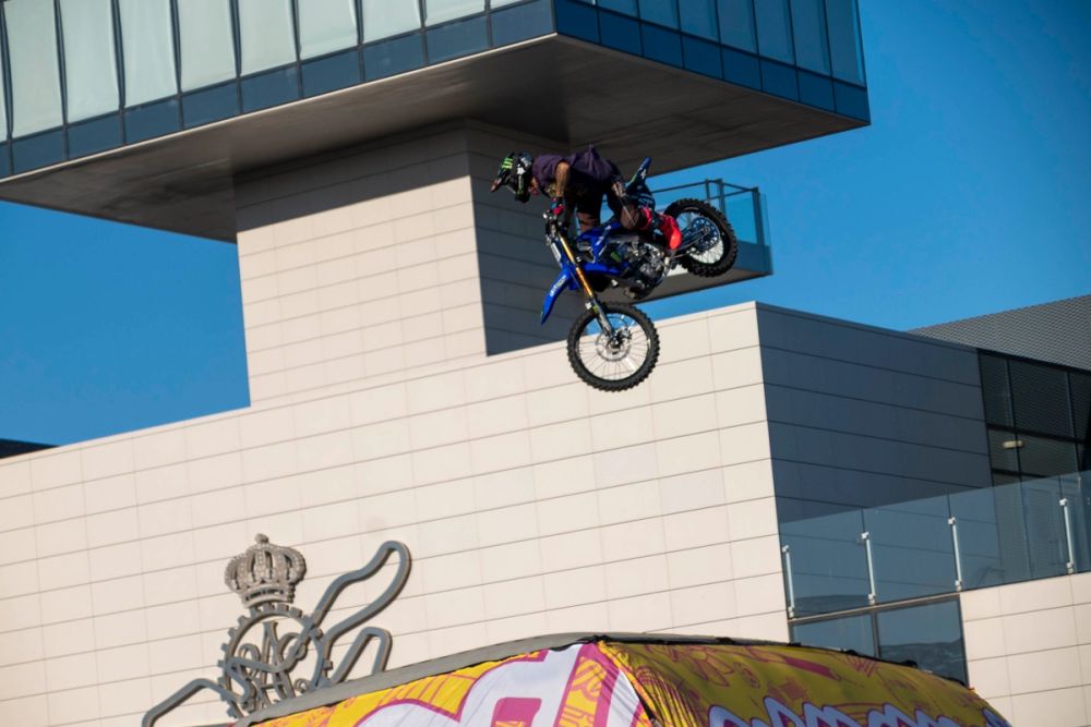 exhibición de salto con moto en el circuito del jarama 19-09-2026