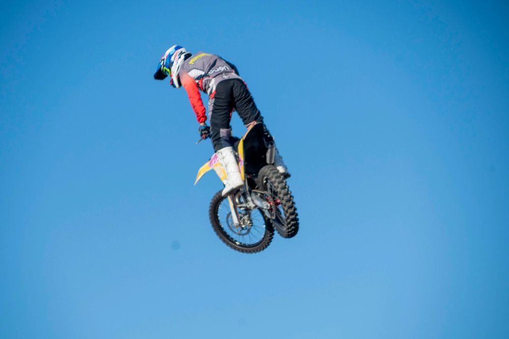 exhibición de salto con moto en el circuito del jarama 19-09-2026