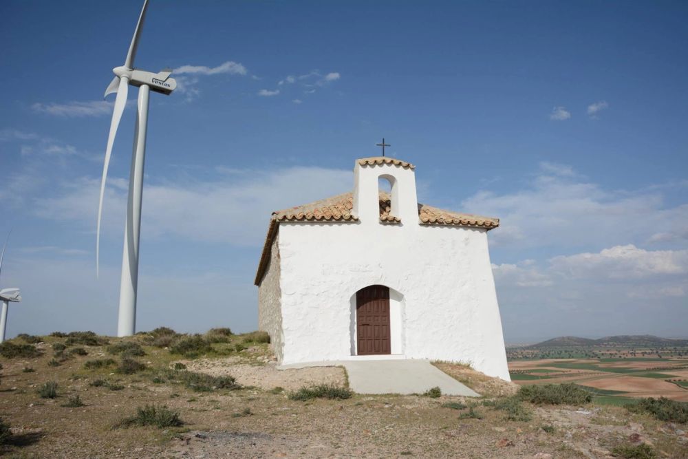 Cerro de San Anton, parque eolico y Ermita de San Anton (Lillo) 2017