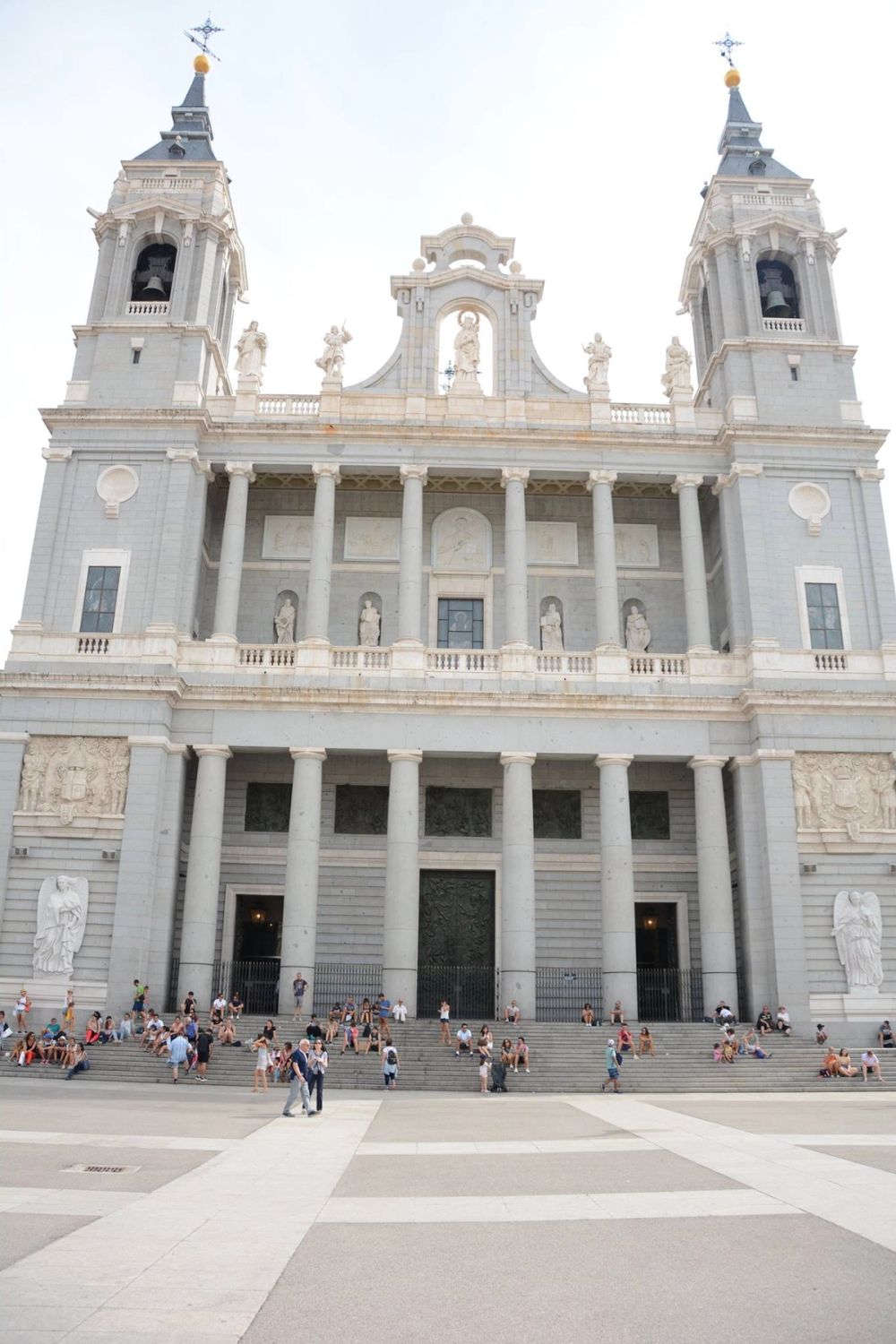 Palacio Real y catedral de la Almudena (Madrid) 15-08-2017