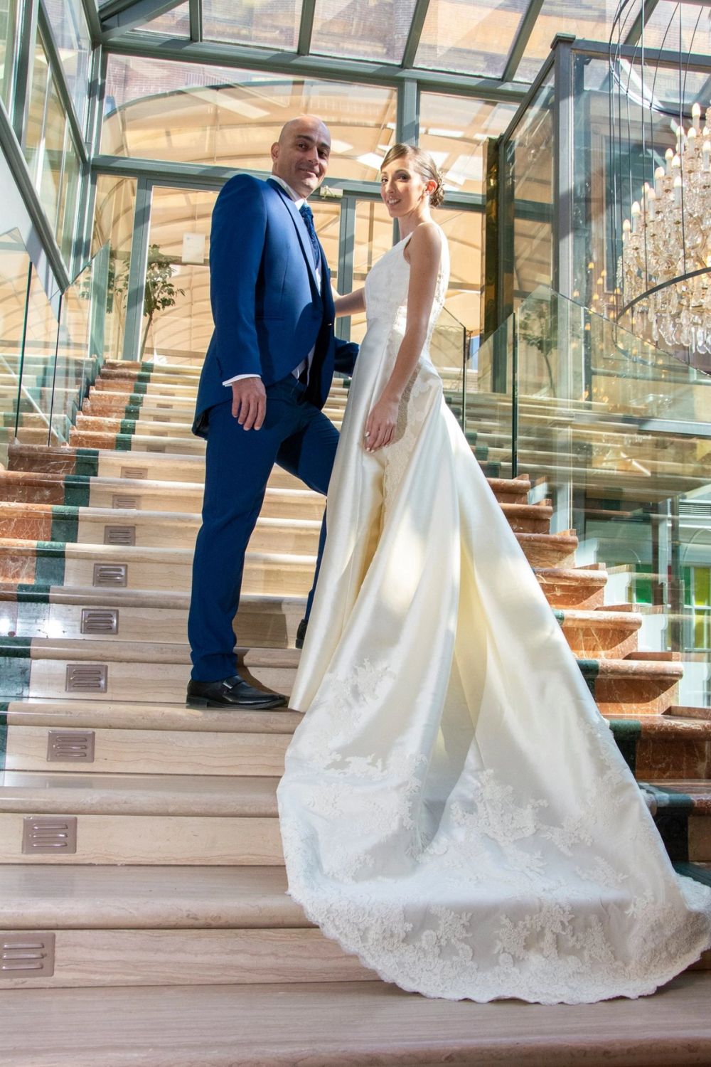 Vestidos de novia y novio 27-09-2019