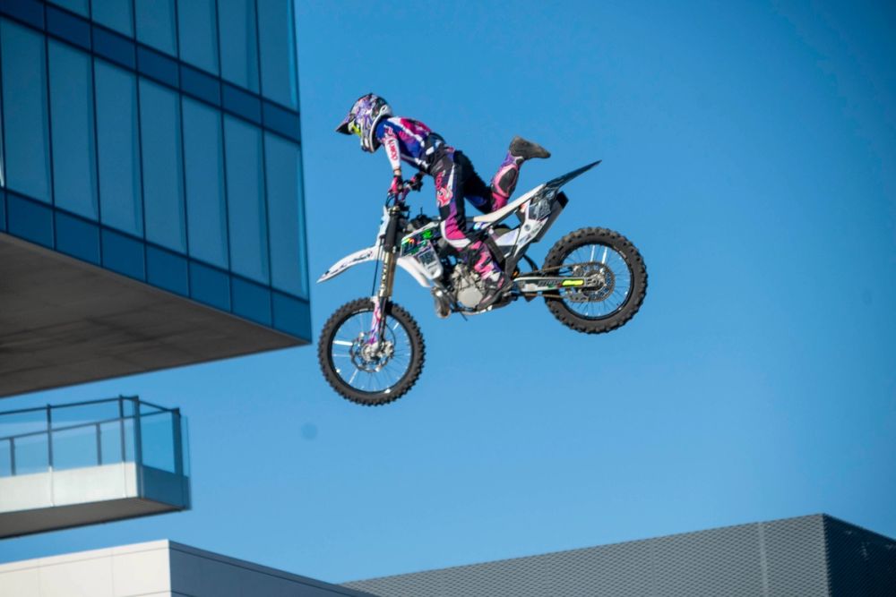exhibición de salto con moto en el circuito del jarama 19-09-2026