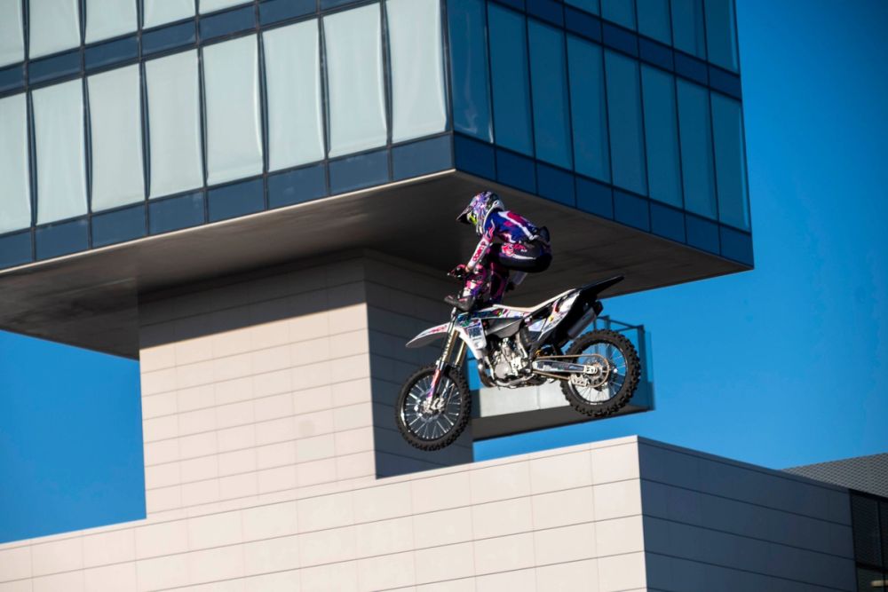 exhibición de salto con moto en el circuito del jarama 19-09-2026