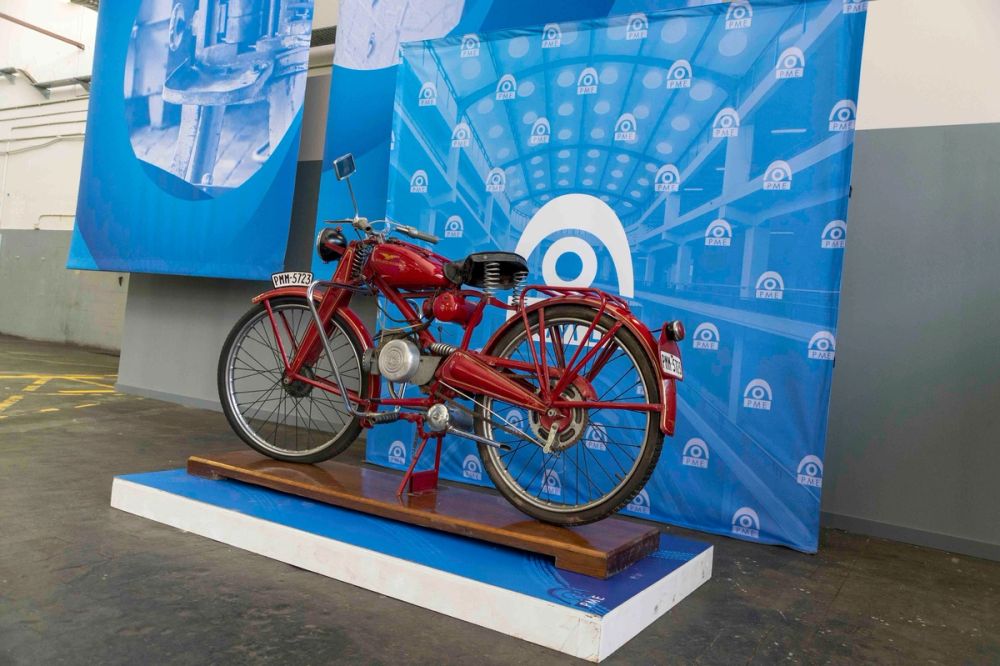 Exposicion del automovil PME 90 aniversario