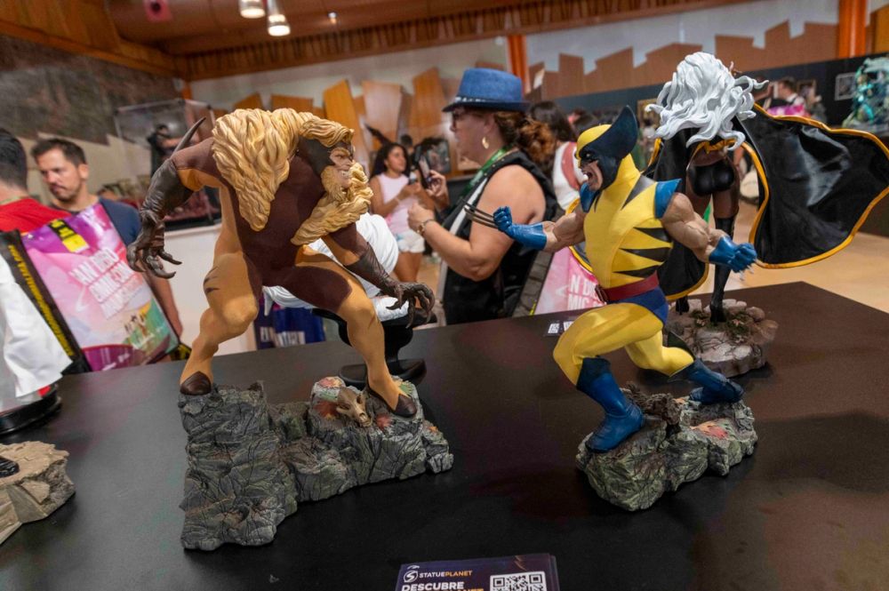 Coleccion de figuras en la comiccon san diego malaga