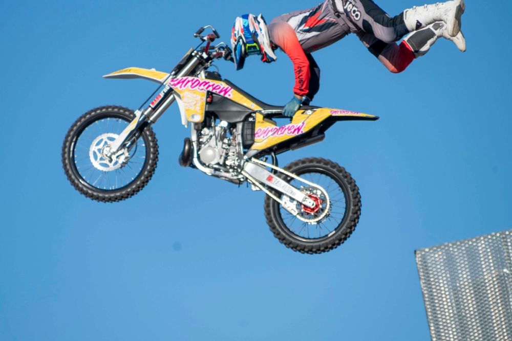 exhibición de salto con moto en el circuito del jarama 19-09-2026