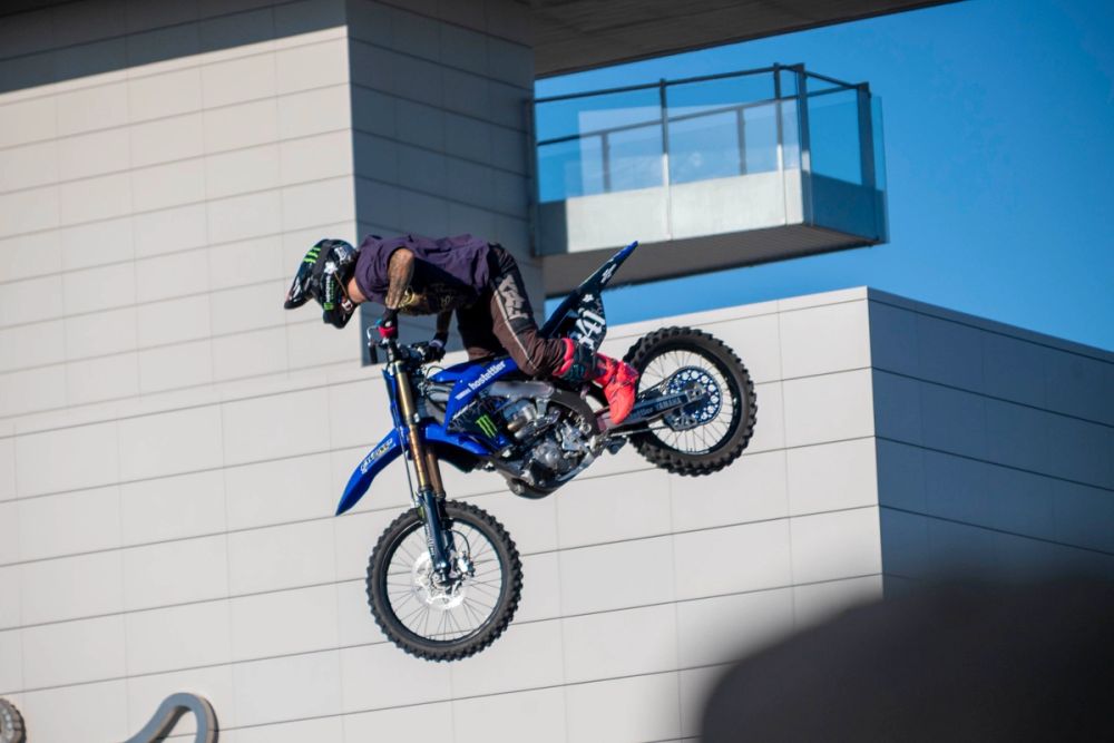 exhibición de salto con moto en el circuito del jarama 19-09-2026