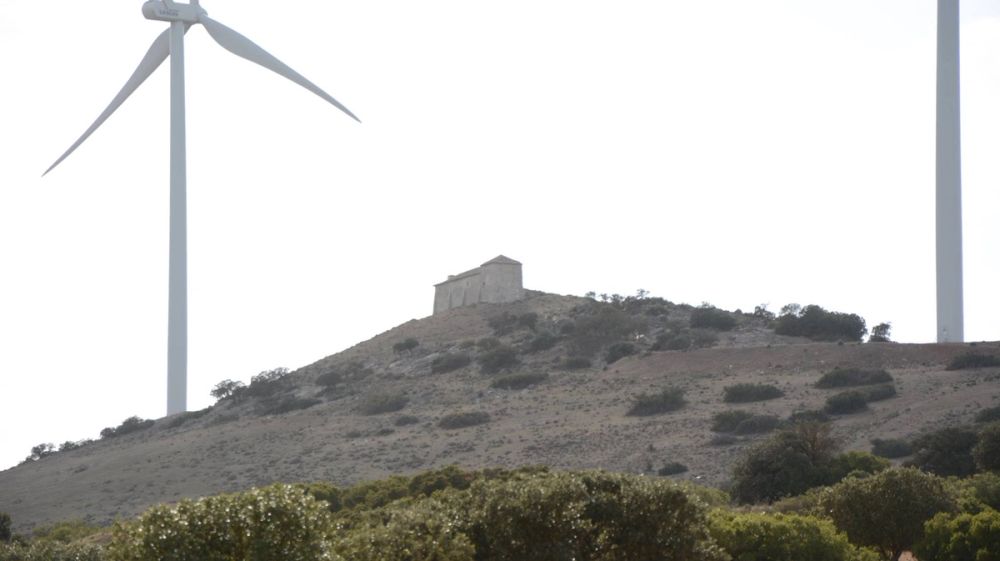 Cerro de San Anton, parque eolico y Ermita de San Anton (Lillo) 2017