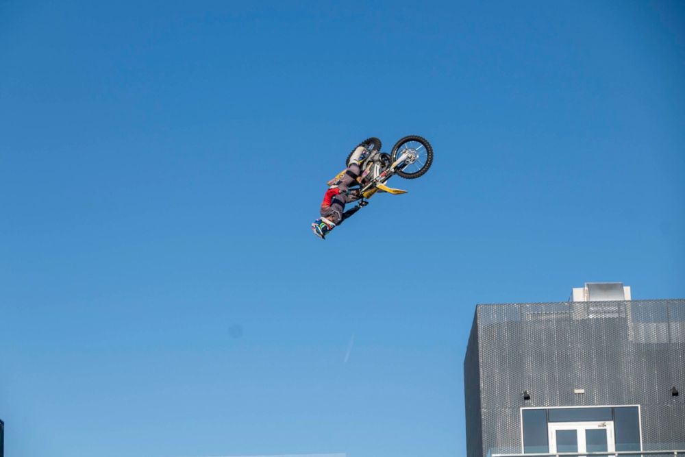 exhibición de salto con moto en el circuito del jarama 19-09-2026