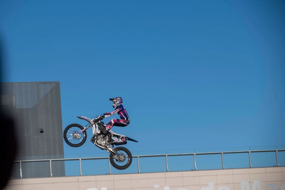 exhibición de salto con moto en el circuito del jarama 19-09-2026