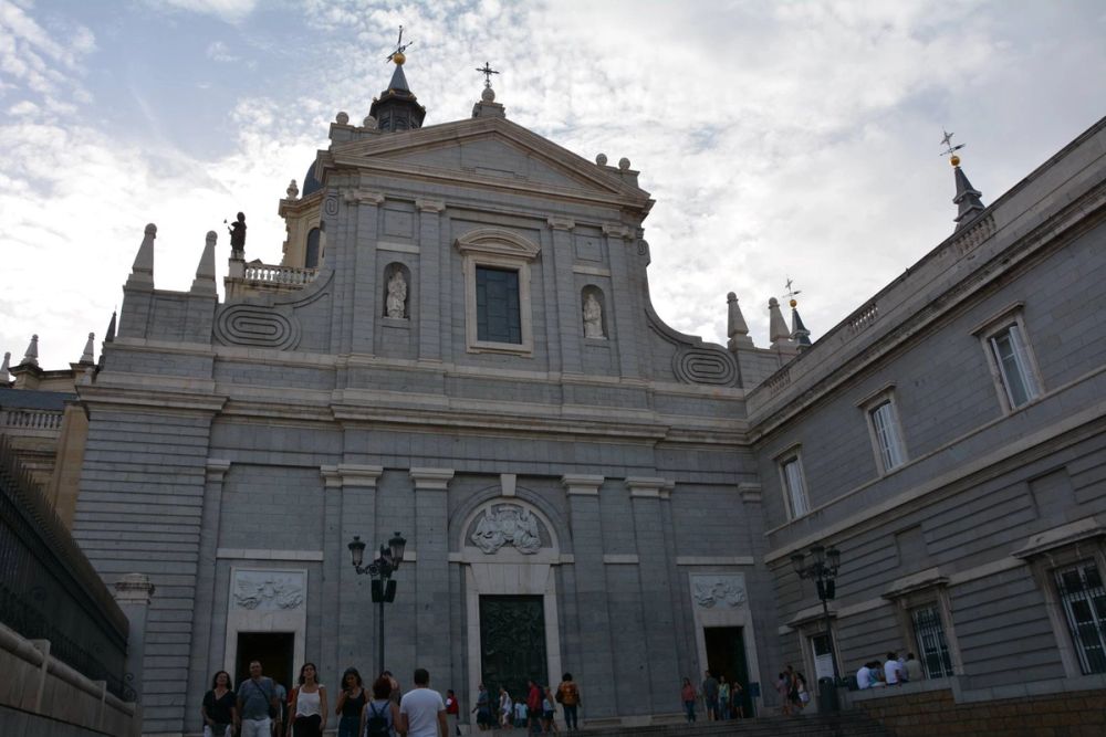 Palacio Real y catedral de la Almudena (Madrid) 15-08-2017