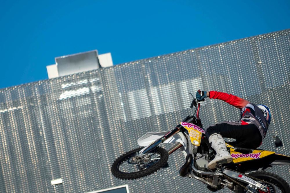 exhibición de salto con moto en el circuito del jarama 19-09-2026