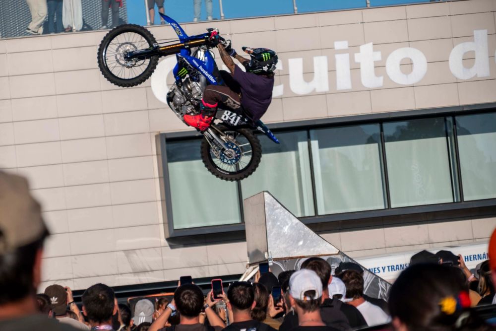 exhibición de salto con moto en el circuito del jarama 19-09-2026
