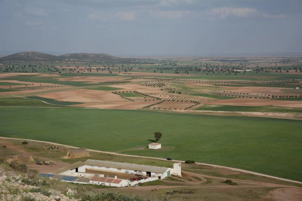 Cerro de San Anton, parque eolico y Ermita de San Anton (Lillo) 2017