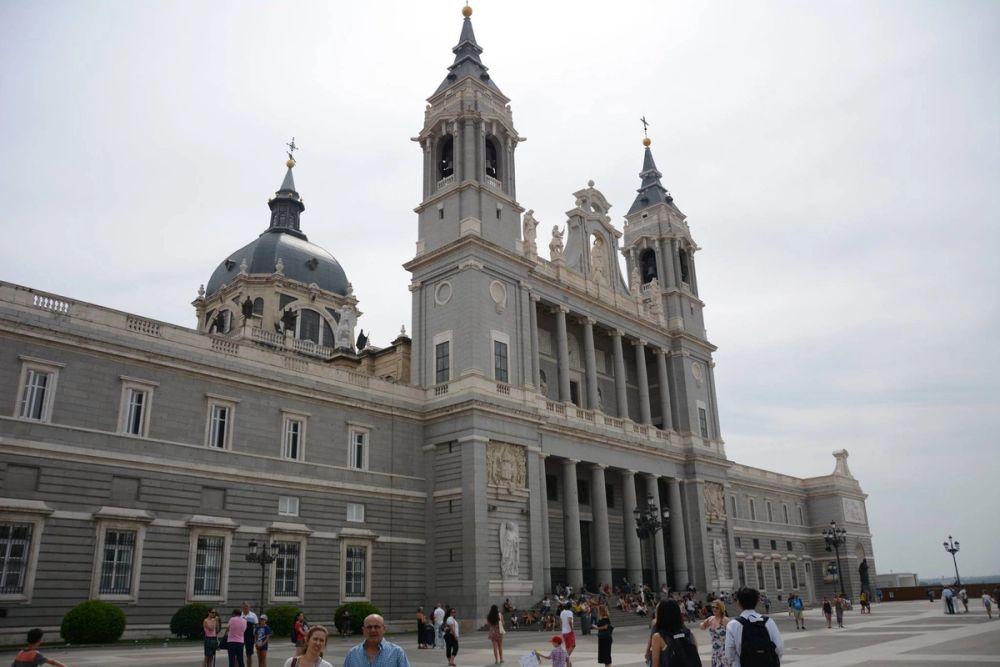 Palacio Real y catedral de la Almudena (Madrid) 15-08-2017