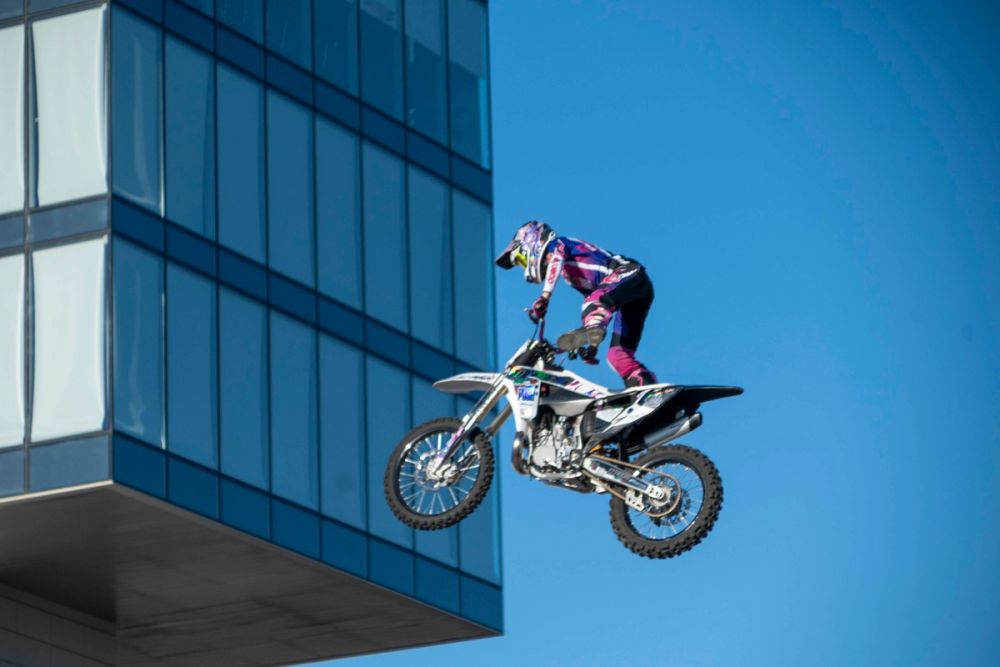 exhibición de salto con moto en el circuito del jarama 19-09-2026