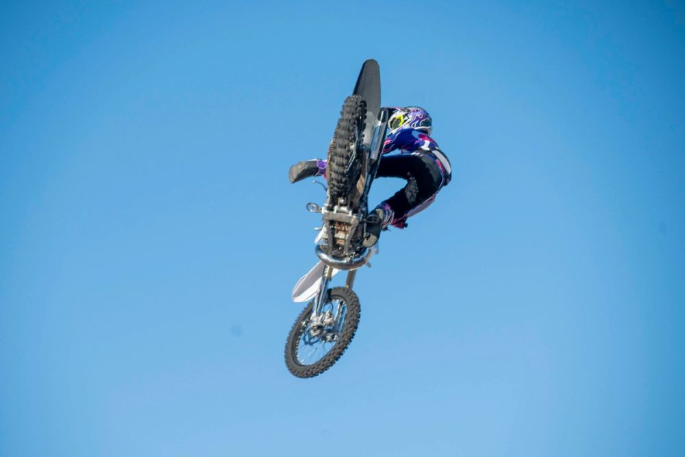 exhibición de salto con moto en el circuito del jarama 19-09-2026