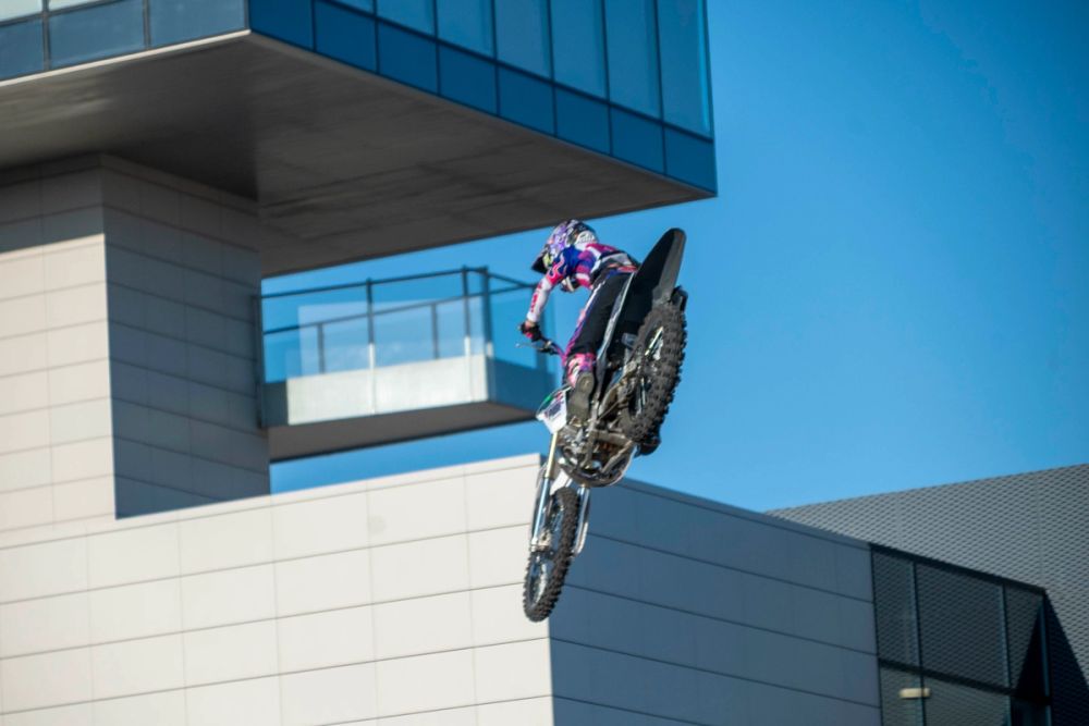 exhibición de salto con moto en el circuito del jarama 19-09-2026