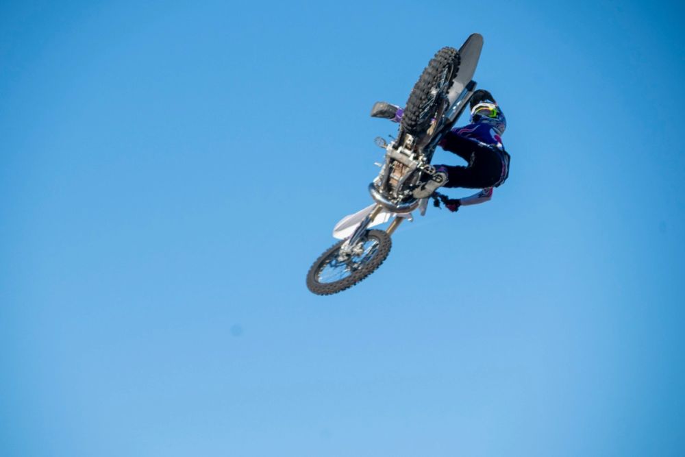 exhibición de salto con moto en el circuito del jarama 19-09-2026