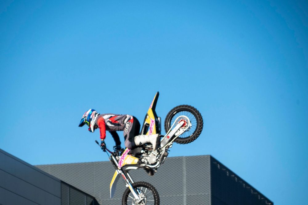exhibición de salto con moto en el circuito del jarama 19-09-2026
