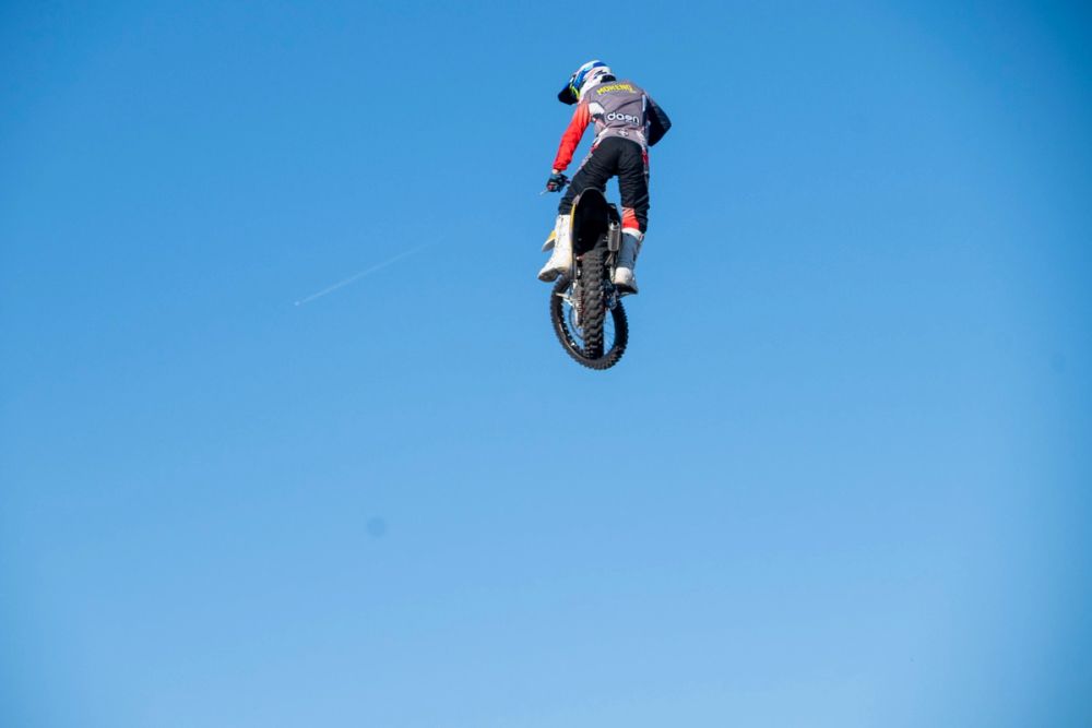 exhibición de salto con moto en el circuito del jarama 19-09-2026