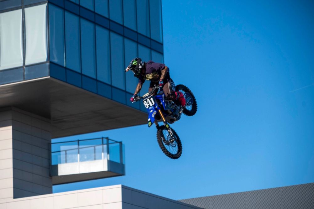 exhibición de salto con moto en el circuito del jarama 19-09-2026