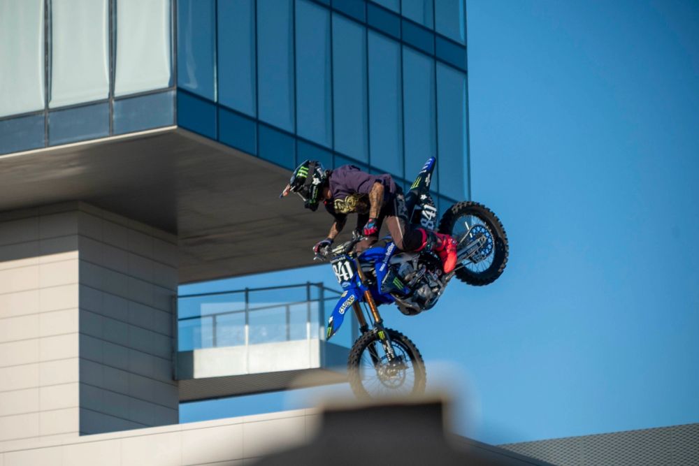 exhibición de salto con moto en el circuito del jarama 19-09-2026