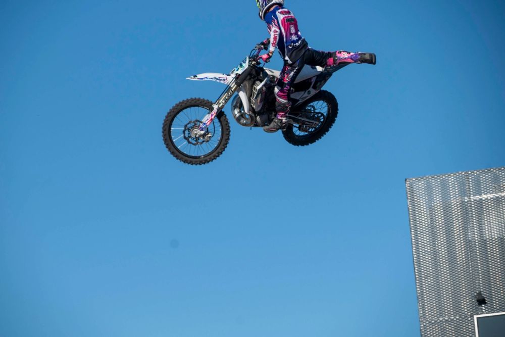 exhibición de salto con moto en el circuito del jarama 19-09-2026
