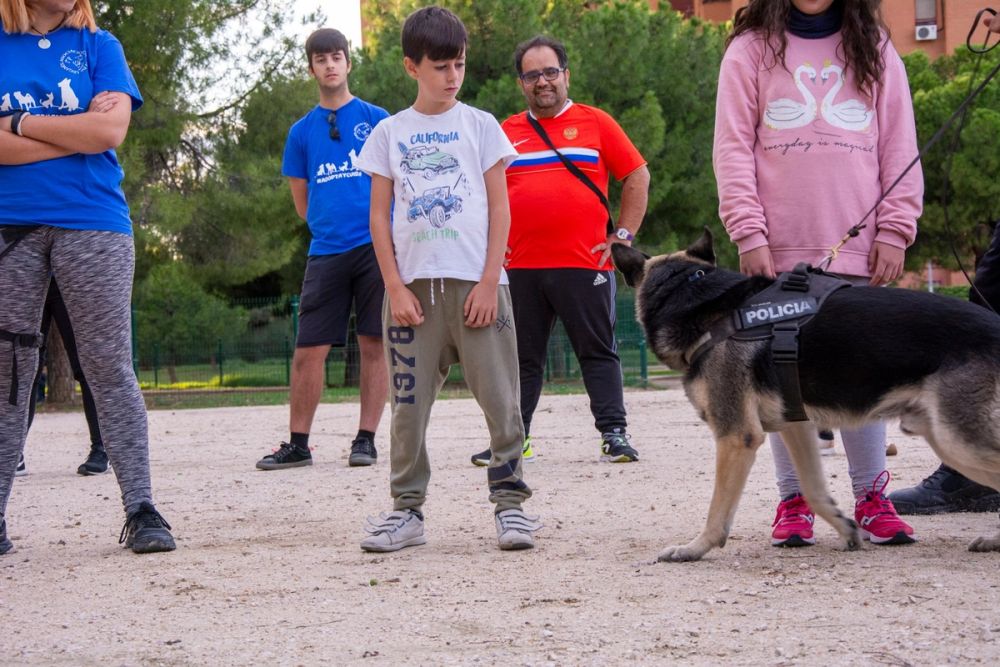 Formacion de perro policia 22-09-2019